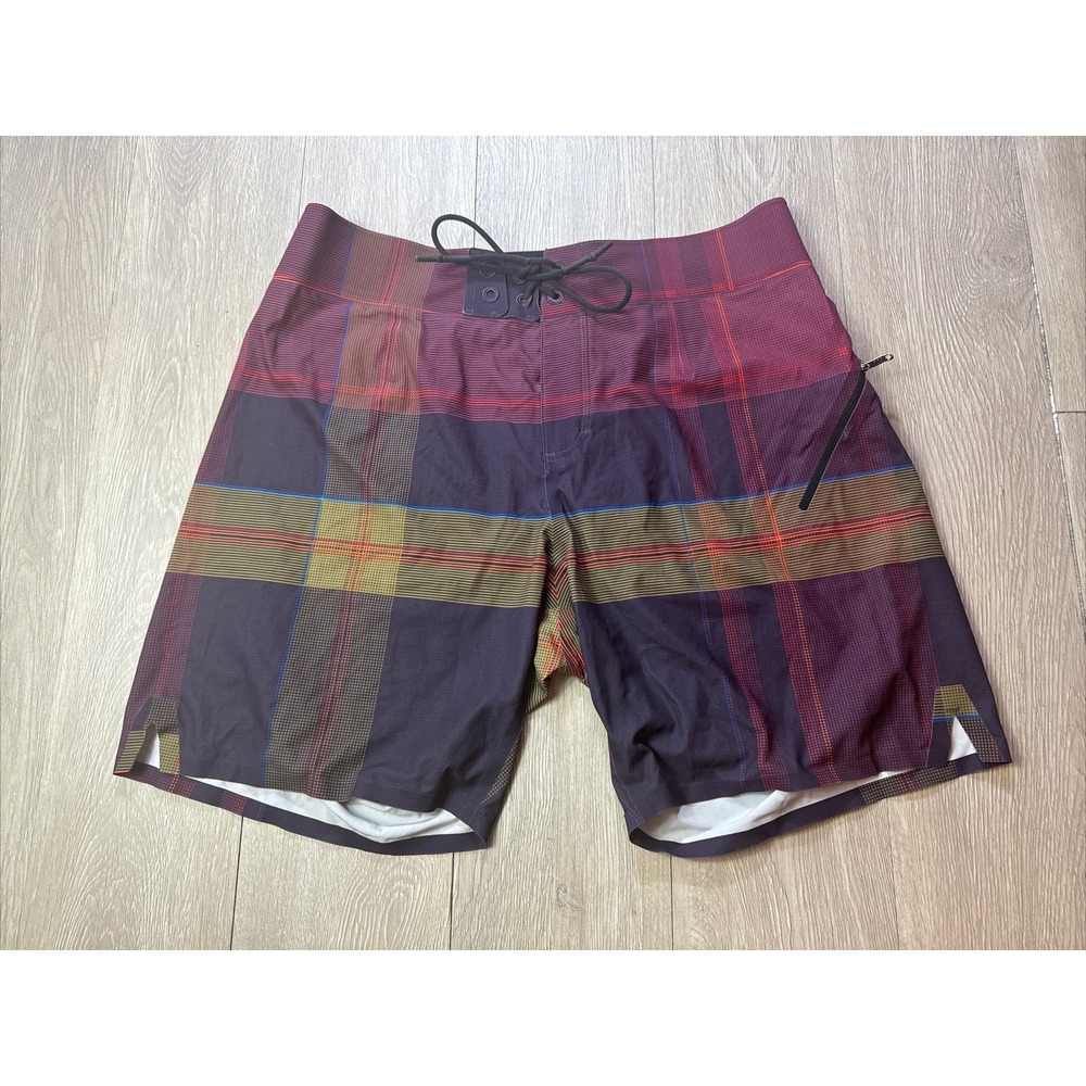 LULULEMON Men's 34 Swim Shorts Boardshorts Plaid Beach 7.5" Inseam Summer